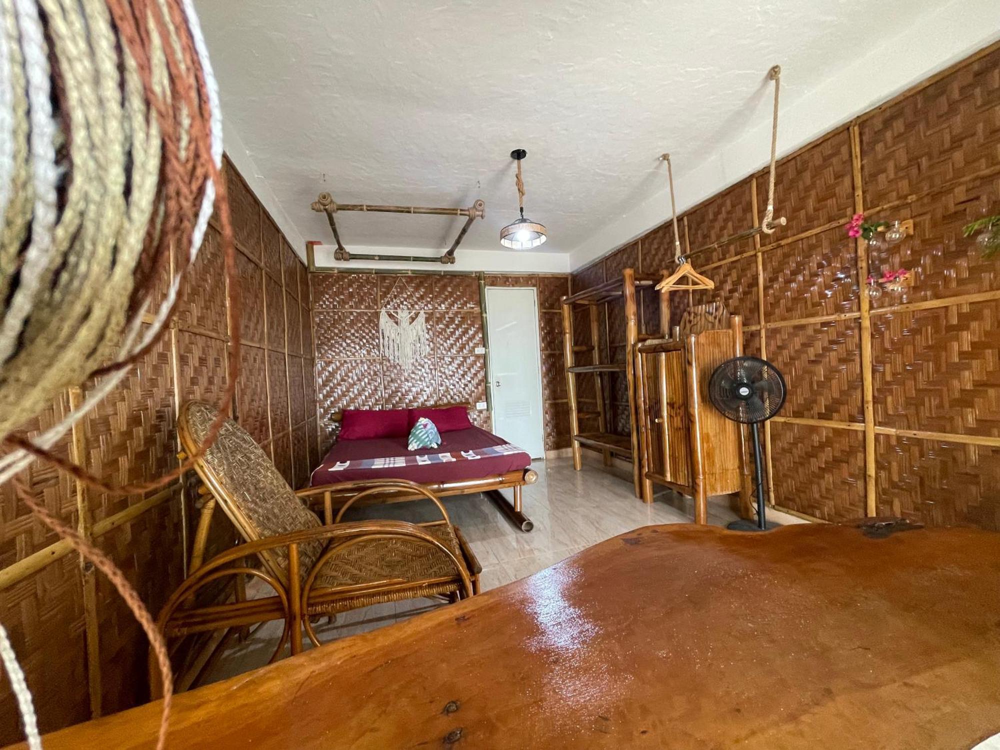 Bed & Breakfast Voodoo House Lalao